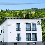 Pod Wyciagiem Aparthotel 3*